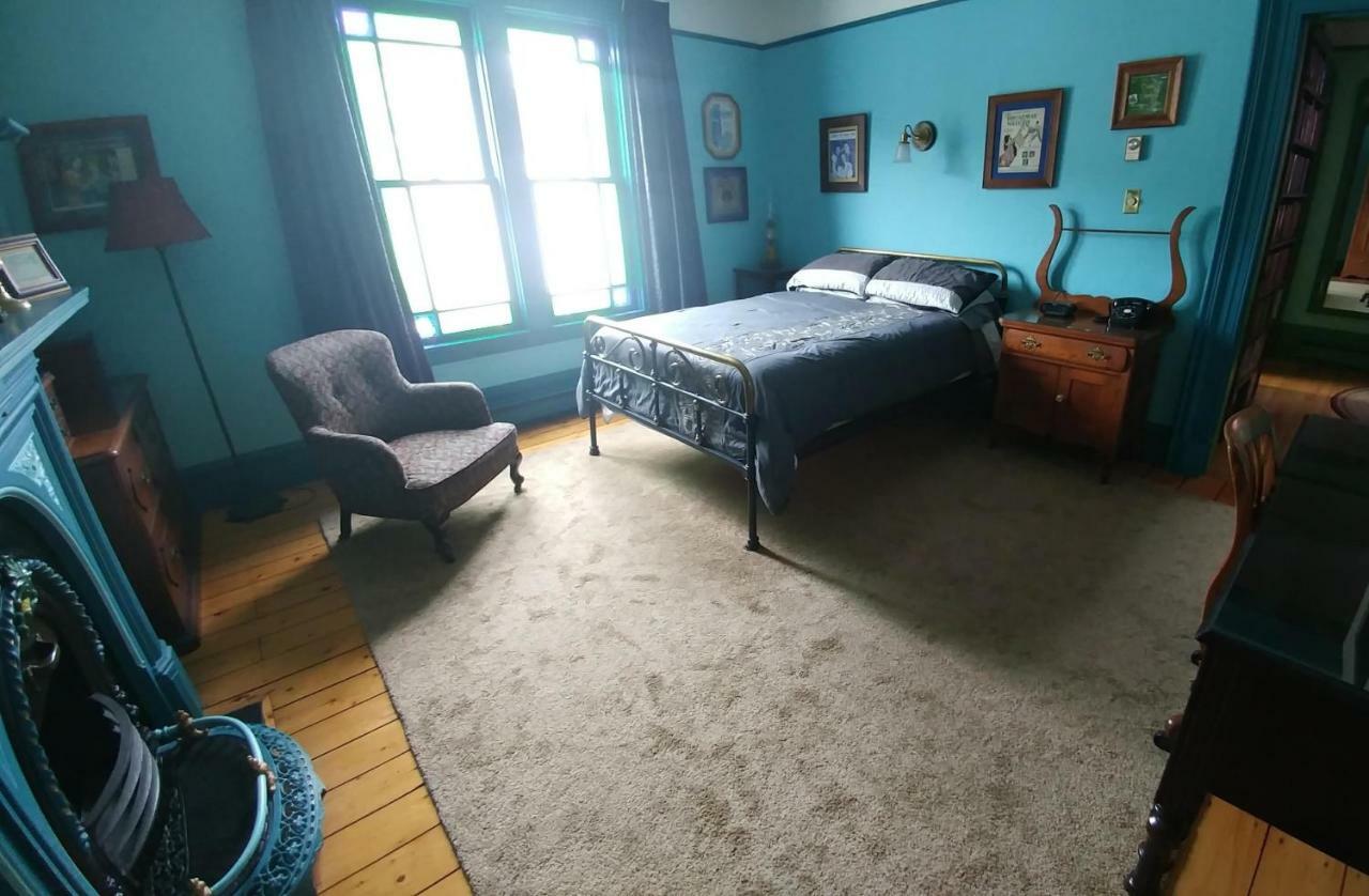 Gower Manor Historic Bed & Breakfast Сент-Джонс Экстерьер фото